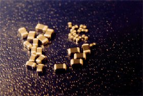 三种不同材质的高压电容有何不同？